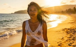 昌田田-沙滩上的性感肌肉美女