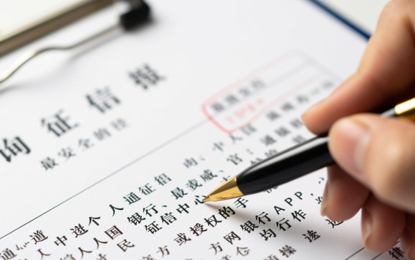 怎么用手机查征信,手机上如何查询个人征信报告 手机上如何查询个人征信报告