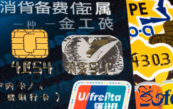 信用卡的钱怎么转到银行卡，信用卡取现有手续费吗？