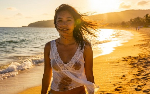 沙滩上的性感肌肉美女